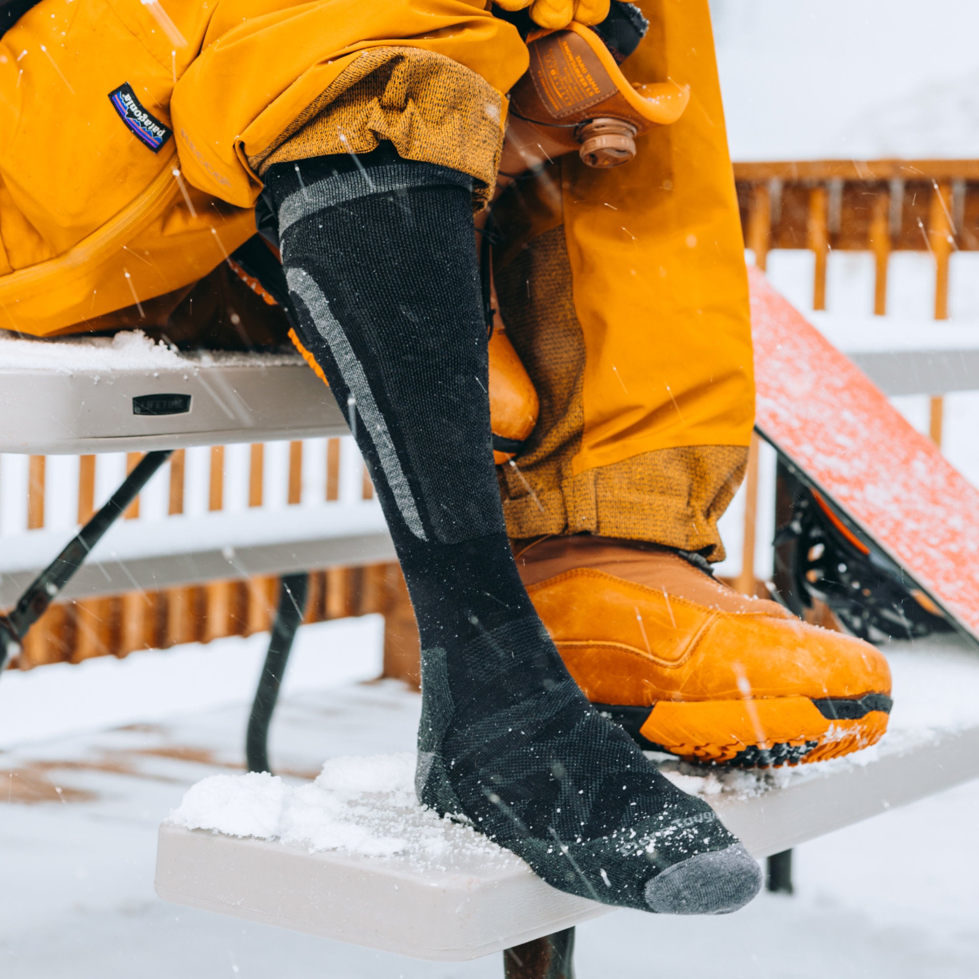 Men's Edge Over-the-Calf Midweight Ski & Snowboard Socks - Image 3