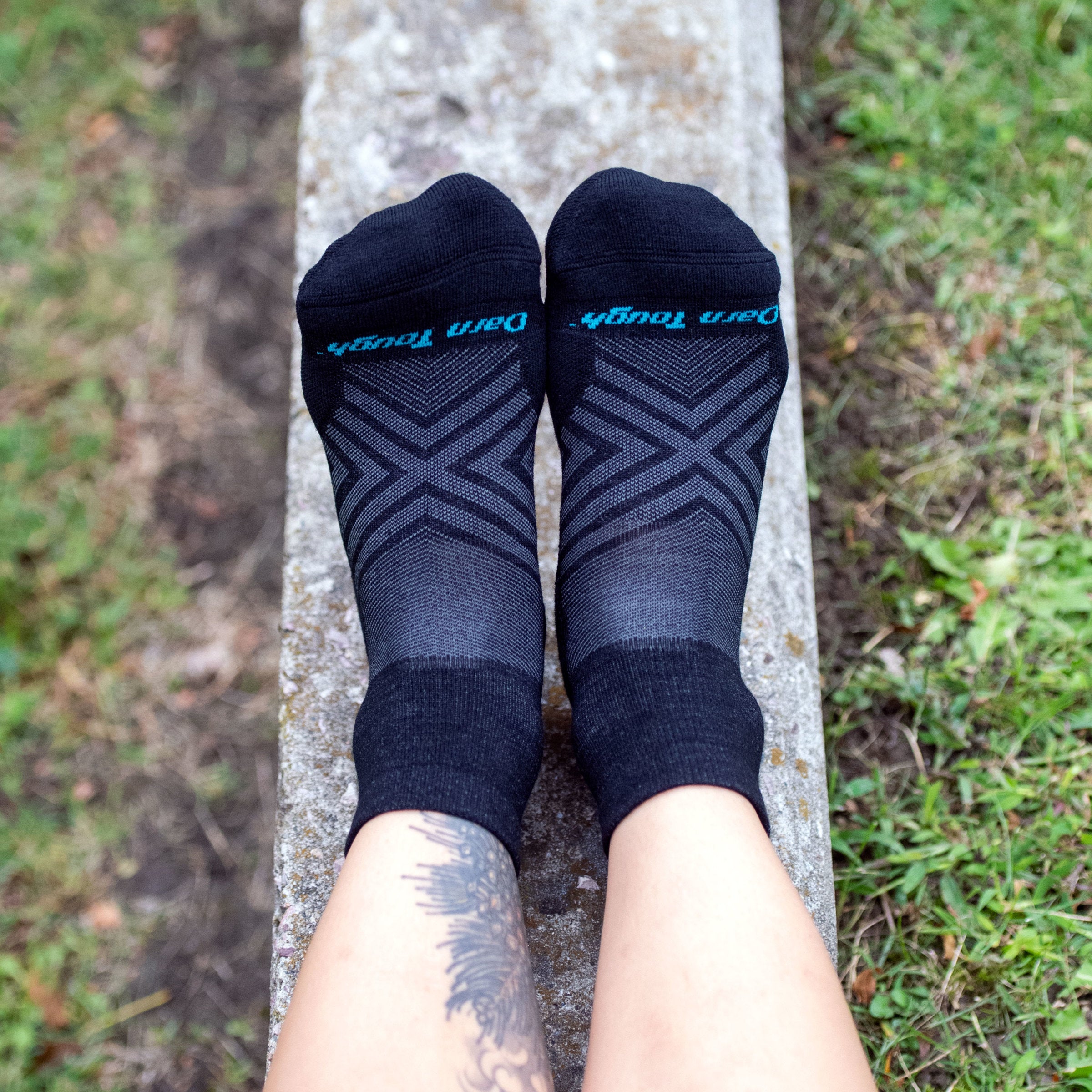 Women's Run Quarter Ultra-Lightweight Running Socks - Image 9